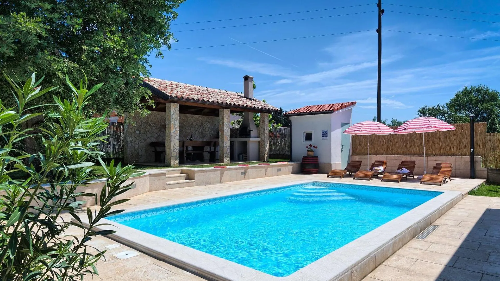 Haus Daniela Mit Ueberdachter Terrasse Und Pool Villa Loborika