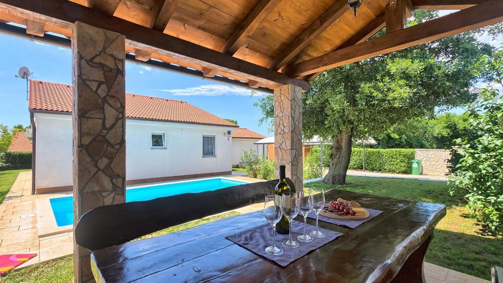 Haus Daniela Mit Ueberdachter Terrasse Und Pool Villa Loborika 0*,  Croatia