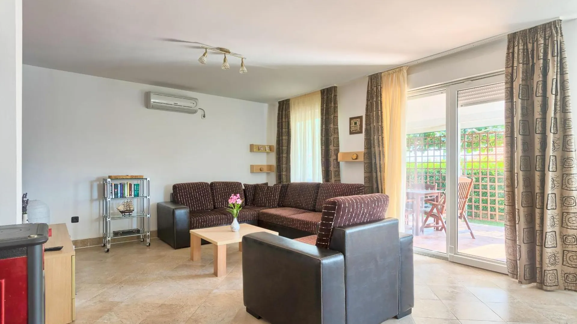 Haus Daniela Mit Ueberdachter Terrasse Und Pool Villa Loborika