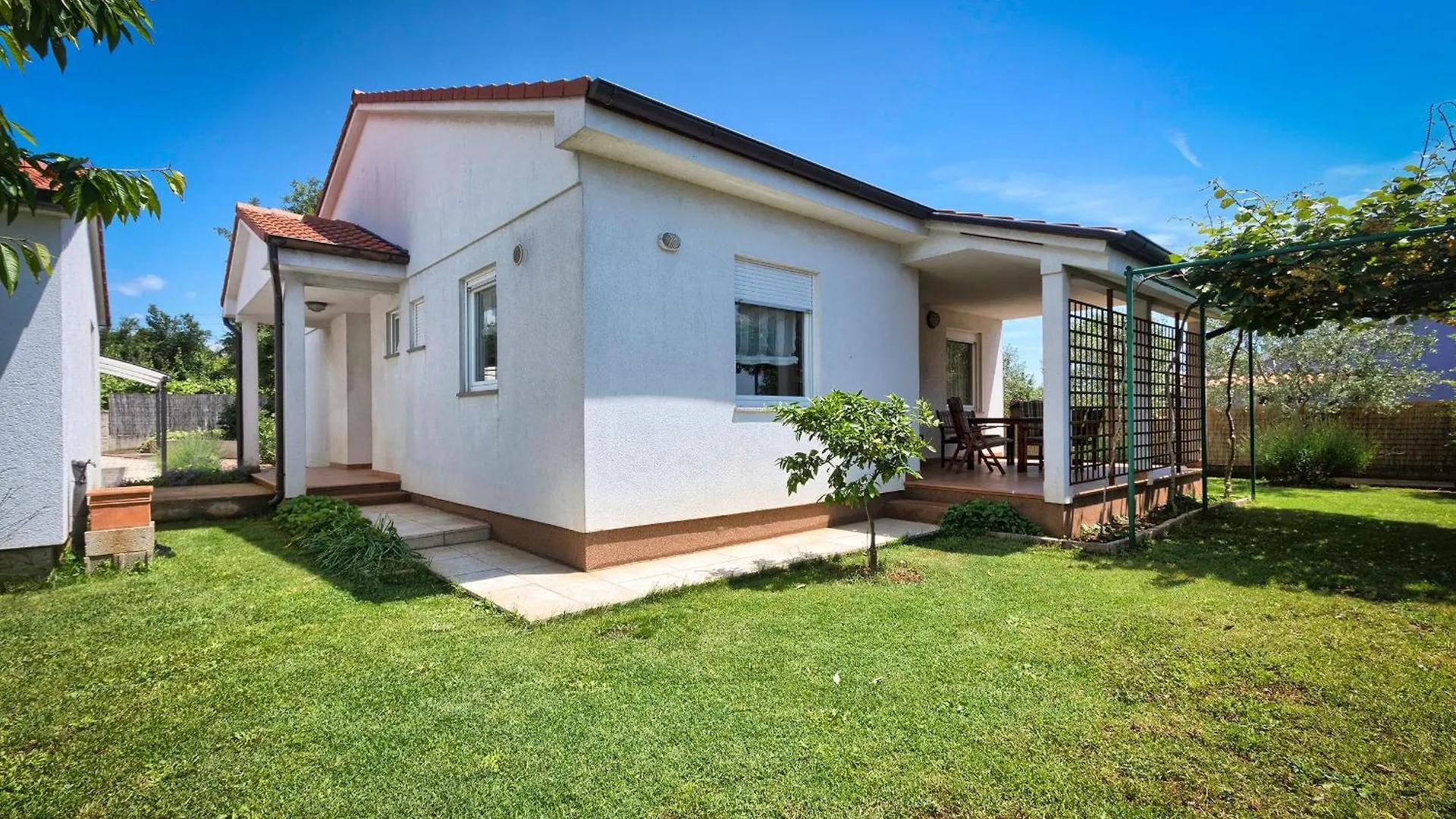Holiday home Haus Daniela Mit Ueberdachter Terrasse Und Pool Villa Loborika