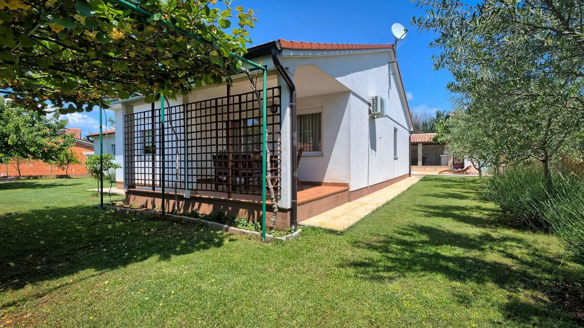 Haus Daniela Mit Ueberdachter Terrasse Und Pool Villa Loborika Croatia